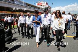 Dr. Dieter Zetsche (GER) Daimler AG CEO with family on the grid. 12.05.2019. Formula 1 World Championship, Rd 5, Spanish Grand Prix, Barcelona, Spain, Race Day.