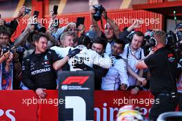 Race winner Lewis Hamilton (GBR) Mercedes AMG F1 celebrates with the team in parc ferme. 12.05.2019. Formula 1 World Championship, Rd 5, Spanish Grand Prix, Barcelona, Spain, Race Day.