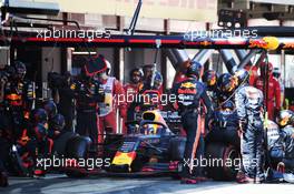 Max Verstappen (NLD) Red Bull Racing RB15 makes a pit stop. 12.05.2019. Formula 1 World Championship, Rd 5, Spanish Grand Prix, Barcelona, Spain, Race Day.
