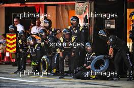 Renault F1 Team makes a pit stop. 12.05.2019. Formula 1 World Championship, Rd 5, Spanish Grand Prix, Barcelona, Spain, Race Day.