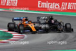 Carlos Sainz Jr (ESP), McLaren F1 Team and Romain Grosjean (FRA), Haas F1 Team  12.05.2019. Formula 1 World Championship, Rd 5, Spanish Grand Prix, Barcelona, Spain, Race Day.