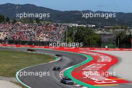 Lewis Hamilton (GBR) Mercedes AMG F1 W10 leads behind the FIA Safety Car. 12.05.2019. Formula 1 World Championship, Rd 5, Spanish Grand Prix, Barcelona, Spain, Race Day.