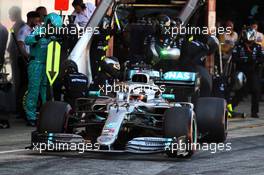 Lewis Hamilton (GBR) Mercedes AMG F1 W10 makes a pit stop. 12.05.2019. Formula 1 World Championship, Rd 5, Spanish Grand Prix, Barcelona, Spain, Race Day.