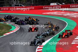 Lewis Hamilton (GBR) Mercedes AMG F1 W10 leads at the start of the race. 12.05.2019. Formula 1 World Championship, Rd 5, Spanish Grand Prix, Barcelona, Spain, Race Day.