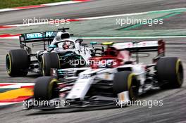 Lewis Hamilton (GBR) Mercedes AMG F1 W10 follows Antonio Giovinazzi (ITA) Alfa Romeo Racing C38. 11.05.2019. Formula 1 World Championship, Rd 5, Spanish Grand Prix, Barcelona, Spain, Qualifying Day.
