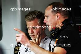 Kevin Magnussen (DEN) Haas F1 Team with Gary Gannon (GBR) Haas F1 Team Race Engineer. 11.05.2019. Formula 1 World Championship, Rd 5, Spanish Grand Prix, Barcelona, Spain, Qualifying Day.