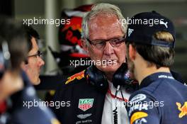 Dr Helmut Marko (AUT) Red Bull Motorsport Consultant with Pierre Gasly (FRA) Red Bull Racing. 11.05.2019. Formula 1 World Championship, Rd 5, Spanish Grand Prix, Barcelona, Spain, Qualifying Day.