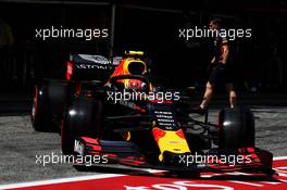 Pierre Gasly (FRA) Red Bull Racing RB15 leaves the pits. 11.05.2019. Formula 1 World Championship, Rd 5, Spanish Grand Prix, Barcelona, Spain, Qualifying Day.