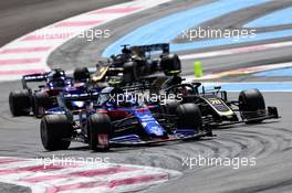 Alexander Albon (THA) Scuderia Toro Rosso STR14 and Kevin Magnussen (DEN) Haas VF-19 battle for position. 23.06.2019. Formula 1 World Championship, Rd 8, French Grand Prix, Paul Ricard, France, Race Day.