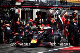 Pierre Gasly (FRA) Red Bull Racing RB15 makes a pit stop. 23.06.2019. Formula 1 World Championship, Rd 8, French Grand Prix, Paul Ricard, France, Race Day.