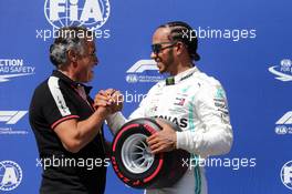 Lewis Hamilton (GBR) Mercedes AMG F1 (Right) receives the Pirelli pole position award from Jean Alesi (FRA). 22.06.2019. Formula 1 World Championship, Rd 8, French Grand Prix, Paul Ricard, France, Qualifying Day.