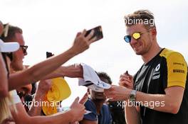 Nico Hulkenberg (GER) Renault F1 Team signs autographs for the fans. 20.06.2019. Formula 1 World Championship, Rd 8, French Grand Prix, Paul Ricard, France, Preparation Day.