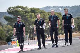 Robert Kubica (POL) Williams Racing walks the circuit with the team. 20.06.2019. Formula 1 World Championship, Rd 8, French Grand Prix, Paul Ricard, France, Preparation Day.