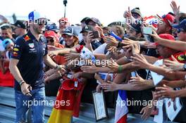 Pierre Gasly (FRA) Red Bull Racing with fans. 20.06.2019. Formula 1 World Championship, Rd 8, French Grand Prix, Paul Ricard, France, Preparation Day.