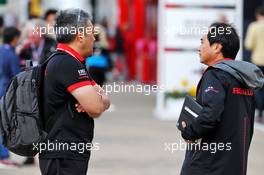 (L to R): Masashi Yamamoto (JPN) Honda Racing F1 Managing Director with Toyoharu Tanabe (JPN) Honda Racing F1 Technical Director. 12.07.2019. Formula 1 World Championship, Rd 10, British Grand Prix, Silverstone, England, Practice Day.