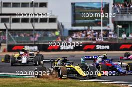 Daniel Ricciardo (AUS) Renault F1 Team RS19 runs wide. 14.07.2019. Formula 1 World Championship, Rd 10, British Grand Prix, Silverstone, England, Race Day.