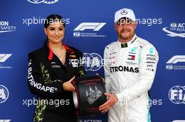 Valtteri Bottas (FIN) Mercedes AMG F1 receives the Pirelli pole position award from Mabel (GBR) Singer and Songwriter.  13.07.2019. Formula 1 World Championship, Rd 10, British Grand Prix, Silverstone, England, Qualifying Day.