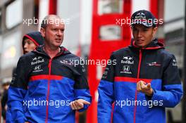 (L to R): Graham Watson (GBR) Scuderia Toro Rosso Team Manager with Alexander Albon (THA) Scuderia Toro Rosso. 02.08.2019. Formula 1 World Championship, Rd 12, Hungarian Grand Prix, Budapest, Hungary, Practice Day.