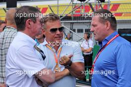 Mika Salo (FIN) and Jos Verstappen (NLD) on the grid. 04.08.2019. Formula 1 World Championship, Rd 12, Hungarian Grand Prix, Budapest, Hungary, Race Day.
