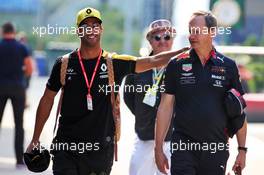 (L to R): Daniel Ricciardo (AUS) Renault F1 Team with Paul Monaghan (GBR) Red Bull Racing Chief Engineer. 03.08.2019. Formula 1 World Championship, Rd 12, Hungarian Grand Prix, Budapest, Hungary, Qualifying Day.
