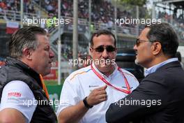 Zak Brown (USA) McLaren Executive Director with Sheikh Mohammed bin Essa Al Khalifa (BRN) CEO of the Bahrain Economic Development Board and McLaren Shareholder on the grid. 08.09.2019. Formula 1 World Championship, Rd 14, Italian Grand Prix, Monza, Italy, Race Day.