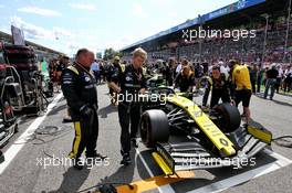 Nico Hulkenberg (GER) Renault F1 Team RS19 on the grid. 08.09.2019. Formula 1 World Championship, Rd 14, Italian Grand Prix, Monza, Italy, Race Day.