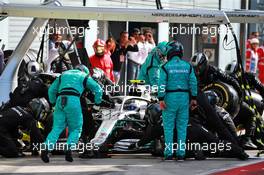 Valtteri Bottas (FIN) Mercedes AMG F1 W10 makes a pit stop. 08.09.2019. Formula 1 World Championship, Rd 14, Italian Grand Prix, Monza, Italy, Race Day.