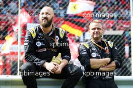 Renault F1 Team mechanics on the grid. 08.09.2019. Formula 1 World Championship, Rd 14, Italian Grand Prix, Monza, Italy, Race Day.