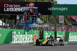 Daniel Ricciardo (AUS) Renault F1 Team RS19 takes the chequered flag at the end of the race. 08.09.2019. Formula 1 World Championship, Rd 14, Italian Grand Prix, Monza, Italy, Race Day.