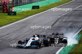 Robert Kubica (POL) Williams Racing FW42 and Romain Grosjean (FRA) Haas F1 Team VF-19 battle for position. 08.09.2019. Formula 1 World Championship, Rd 14, Italian Grand Prix, Monza, Italy, Race Day.