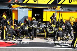 Nico Hulkenberg (GER) Renault F1 Team RS19 makes a pit stop. 08.09.2019. Formula 1 World Championship, Rd 14, Italian Grand Prix, Monza, Italy, Race Day.