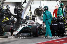 Lewis Hamilton (GBR) Mercedes AMG F1 W10 makes a pit stop. 08.09.2019. Formula 1 World Championship, Rd 14, Italian Grand Prix, Monza, Italy, Race Day.
