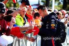 Alexander Albon (THA) Red Bull Racing signs autographs for the fans. 08.09.2019. Formula 1 World Championship, Rd 14, Italian Grand Prix, Monza, Italy, Race Day.