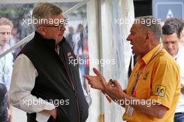 (L to R): Ross Brawn (GBR) Managing Director, Motor Sports with Jody Scheckter (RSA). 08.09.2019. Formula 1 World Championship, Rd 14, Italian Grand Prix, Monza, Italy, Race Day.