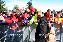 Daniel Ricciardo (AUS) Renault F1 Team with fans. 08.09.2019. Formula 1 World Championship, Rd 14, Italian Grand Prix, Monza, Italy, Race Day.