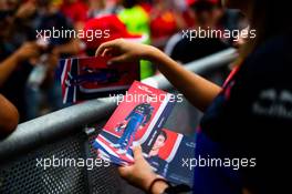 Circuit atmosphere - Daniil Kvyat (RUS) Scuderia Toro Rosso autograph cards. 05.09.2019. Formula 1 World Championship, Rd 14, Italian Grand Prix, Monza, Italy, Preparation Day.