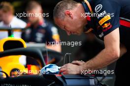 Red Bull Racing mechanic works on the Red Bull Racing RB15. 05.09.2019. Formula 1 World Championship, Rd 14, Italian Grand Prix, Monza, Italy, Preparation Day.