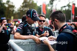 Robert Kubica (POL) Williams Racing signs autographs for the fans. 05.09.2019. Formula 1 World Championship, Rd 14, Italian Grand Prix, Monza, Italy, Preparation Day.
