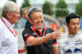 (L to R): Dr Helmut Marko (AUT) Red Bull Motorsport Consultant with Toyoharu Tanabe (JPN) Honda Racing F1 Technical Director and Naoki Yamamoto (JPN) Scuderia Toro Rosso. 11.10.2019. Formula 1 World Championship, Rd 17, Japanese Grand Prix, Suzuka, Japan, Practice Day.