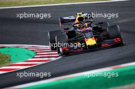 Alexander Albon (THA) Red Bull Racing RB15. 11.10.2019. Formula 1 World Championship, Rd 17, Japanese Grand Prix, Suzuka, Japan, Practice Day.