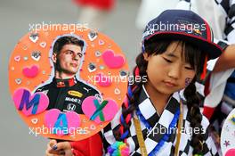 Circuit atmosphere - a young Max Verstappen (NLD) Red Bull Racing fan. 11.10.2019. Formula 1 World Championship, Rd 17, Japanese Grand Prix, Suzuka, Japan, Practice Day.