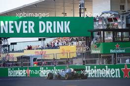 Race winner Valtteri Bottas (FIN) Mercedes AMG F1 W10 takes the chequered flag at the end of the race. 13.10.2019. Formula 1 World Championship, Rd 17, Japanese Grand Prix, Suzuka, Japan, Sunday.