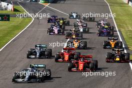 Valtteri Bottas (FIN) Mercedes AMG F1 W10 leads at the start of the race. 13.10.2019. Formula 1 World Championship, Rd 17, Japanese Grand Prix, Suzuka, Japan, Sunday.