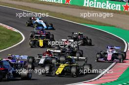 Nico Hulkenberg (GER) Renault F1 Team RS19 at the start of the race. 13.10.2019. Formula 1 World Championship, Rd 17, Japanese Grand Prix, Suzuka, Japan, Sunday.