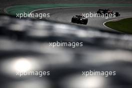 Carlos Sainz Jr (ESP), McLaren F1 Team and Alexander Albon (THA), Red Bull Racing  13.10.2019. Formula 1 World Championship, Rd 17, Japanese Grand Prix, Suzuka, Japan, Race Day.