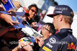 Max Verstappen (NLD) Red Bull Racing signs autographs for the fans. 13.10.2019. Formula 1 World Championship, Rd 17, Japanese Grand Prix, Suzuka, Japan, Sunday.