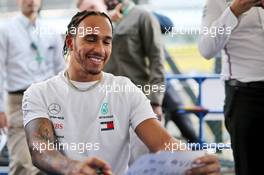Lewis Hamilton (GBR) Mercedes AMG F1 with fans. 10.10.2019. Formula 1 World Championship, Rd 17, Japanese Grand Prix, Suzuka, Japan, Preparation Day.