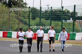 Carlos Sainz Jr (ESP) McLaren walks the circuit with the team. 10.10.2019. Formula 1 World Championship, Rd 17, Japanese Grand Prix, Suzuka, Japan, Preparation Day.