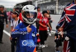 Circuit atmosphere - a young McLaren fan. 10.10.2019. Formula 1 World Championship, Rd 17, Japanese Grand Prix, Suzuka, Japan, Preparation Day.