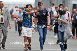 Max Verstappen (NLD) Red Bull Racing with fans. 10.10.2019. Formula 1 World Championship, Rd 17, Japanese Grand Prix, Suzuka, Japan, Preparation Day.